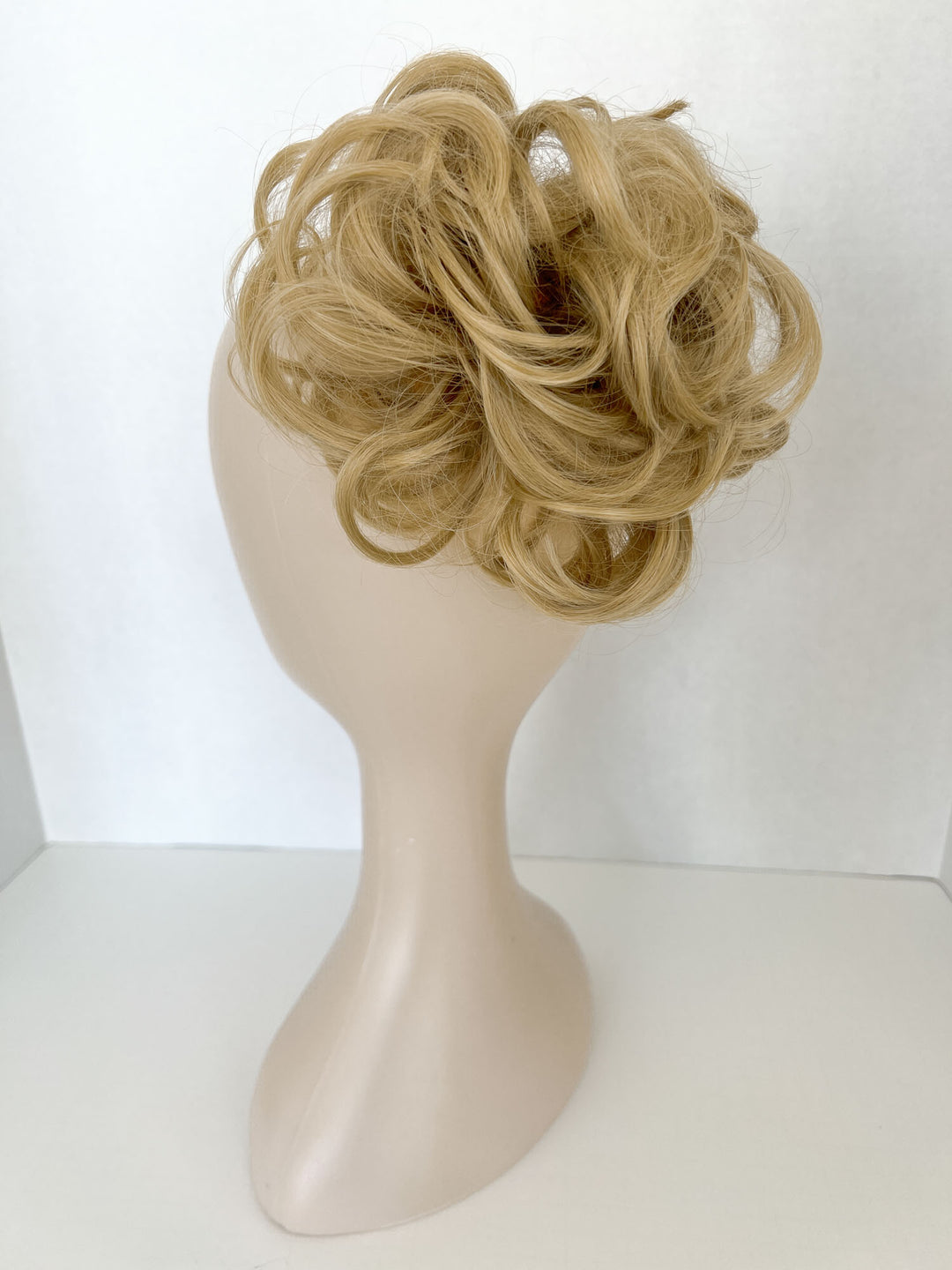 bun wig#color_golden-blonde
