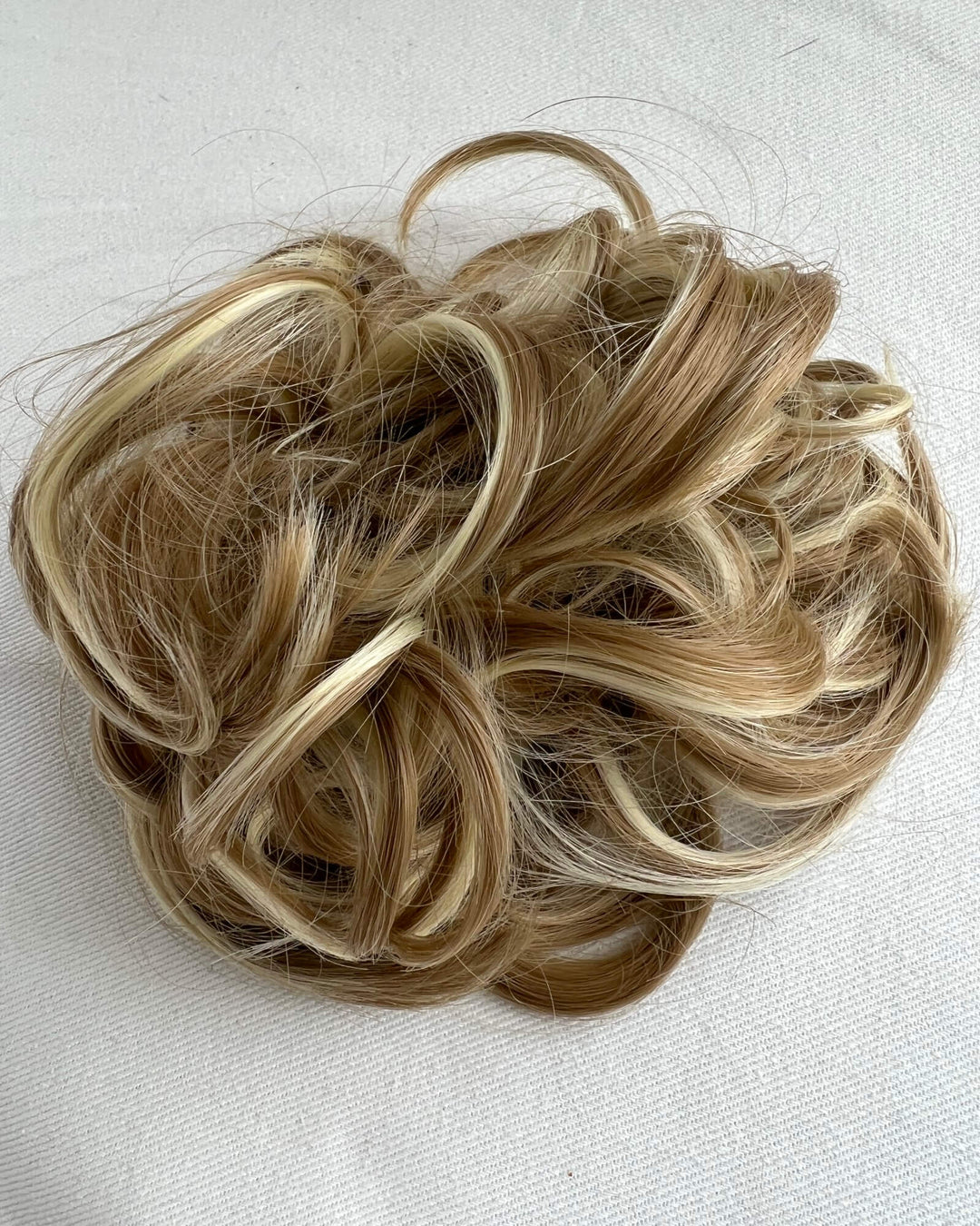 Apexhairs Messy Bun Hairpiece Wiglet Blonde