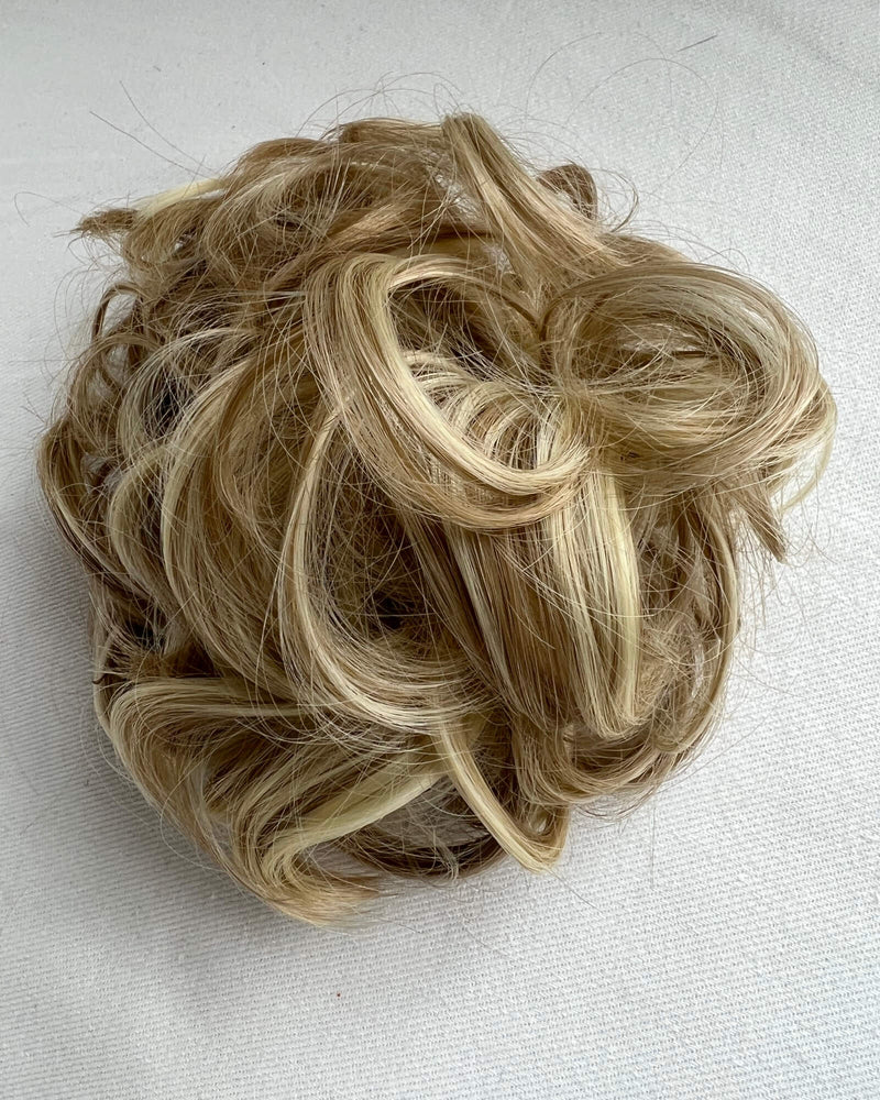 Apexhairs Messy Bun Hairpiece Wiglet Blonde