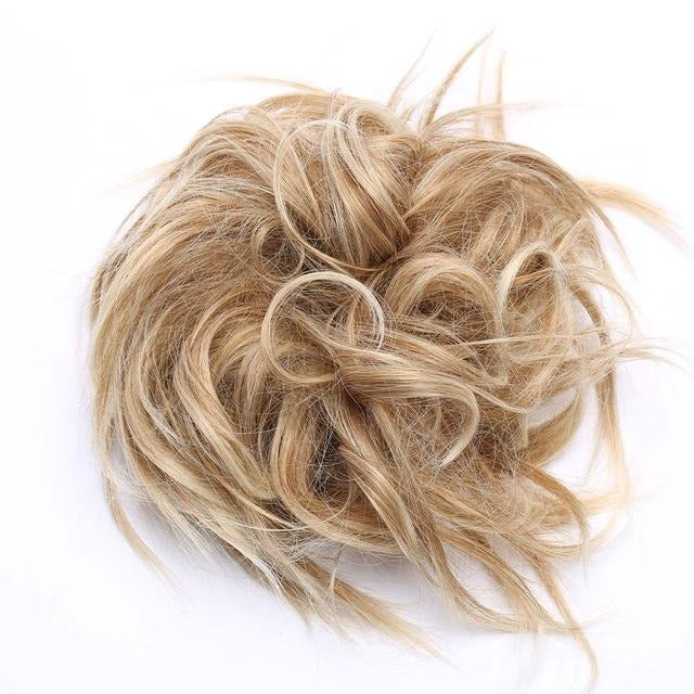 messy hair bun highlited#color_beach-blonde